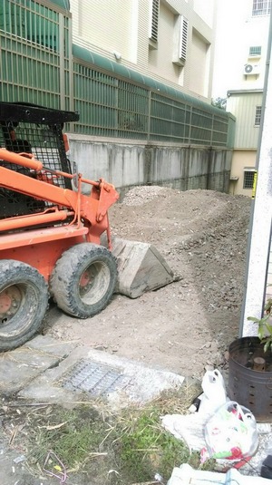 桃園大溪小山貓(鏟土機,推土機)整地